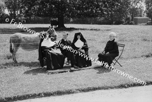 LINDEN NURSING HOME GROUP PORTRAIT WITH NUNS